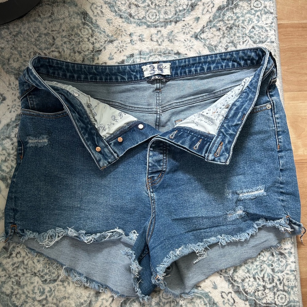 FREE PEOPLE High rise curvy jean shorts